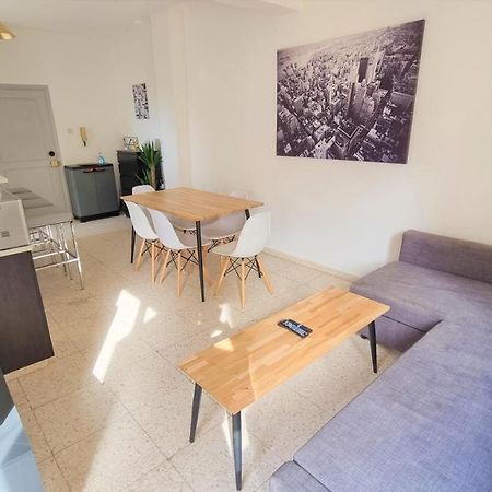 Cozy Beach Apt / 100 Mbit+ Netflix / Near Airport Larnaca Exteriör bild