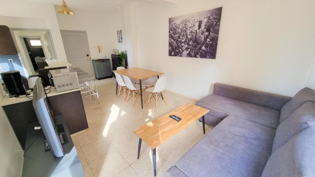 Cozy Beach Apt / 100 Mbit+ Netflix / Near Airport Larnaca Exteriör bild