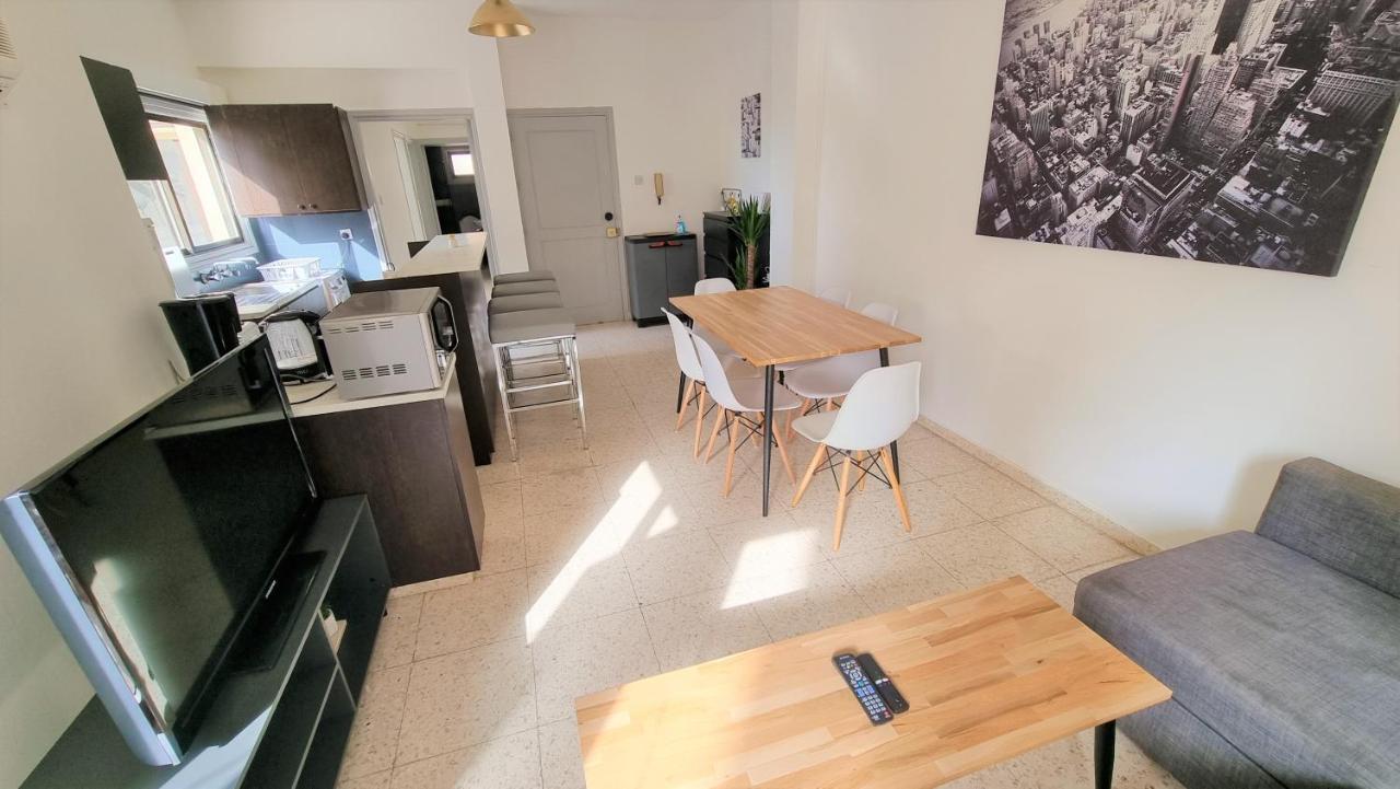 Cozy Beach Apt / 100 Mbit+ Netflix / Near Airport Larnaca Exteriör bild