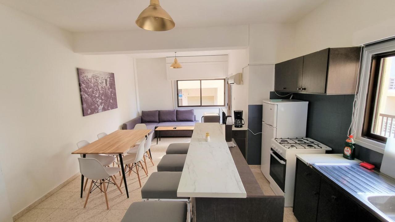Cozy Beach Apt / 100 Mbit+ Netflix / Near Airport Larnaca Exteriör bild