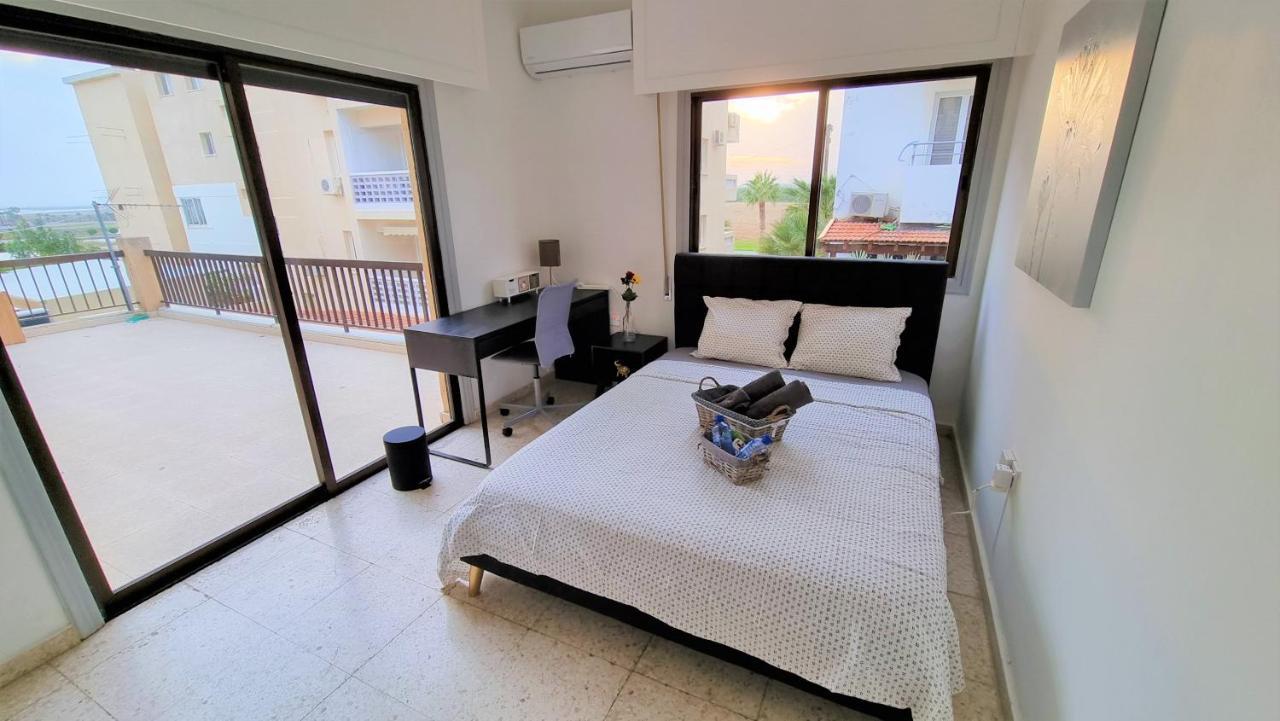 Cozy Beach Apt / 100 Mbit+ Netflix / Near Airport Larnaca Exteriör bild