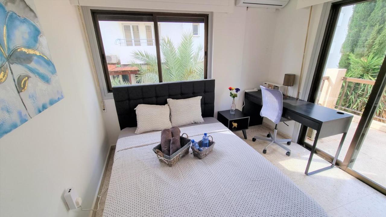 Cozy Beach Apt / 100 Mbit+ Netflix / Near Airport Larnaca Exteriör bild