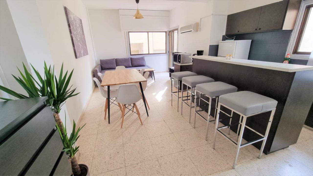 Cozy Beach Apt / 100 Mbit+ Netflix / Near Airport Larnaca Exteriör bild