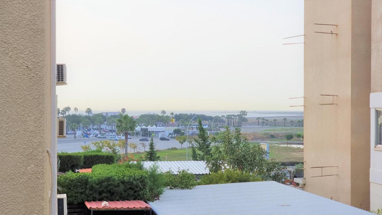Cozy Beach Apt / 100 Mbit+ Netflix / Near Airport Larnaca Exteriör bild