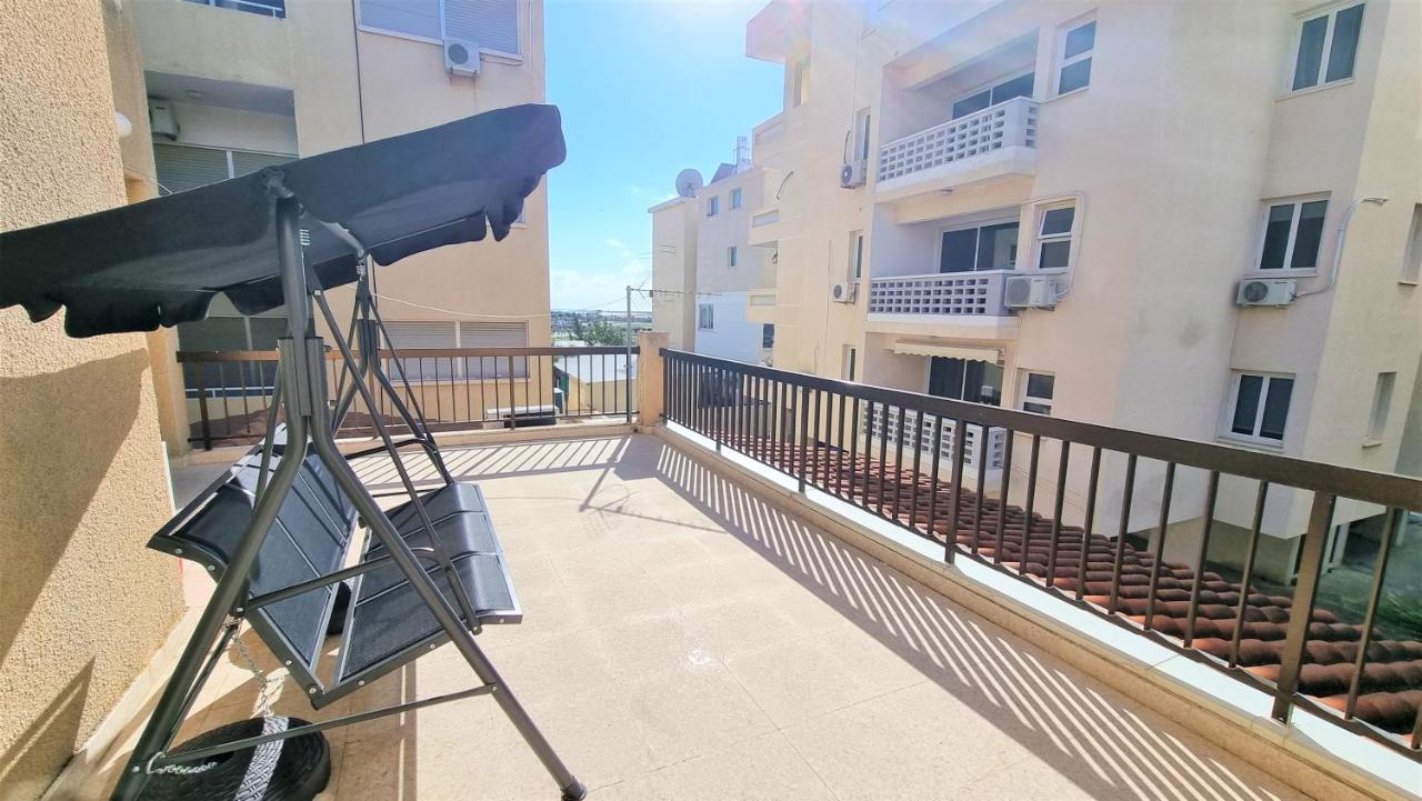 Cozy Beach Apt / 100 Mbit+ Netflix / Near Airport Larnaca Exteriör bild